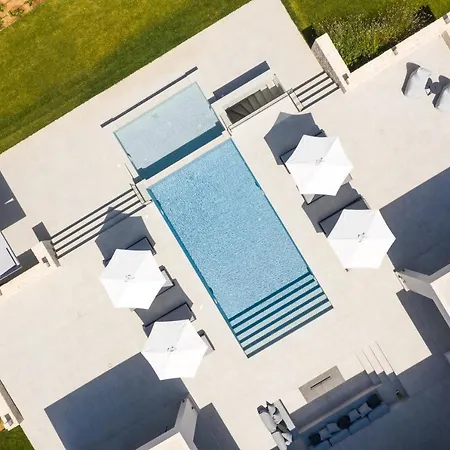 Caelum Villa, By Hellocrete *