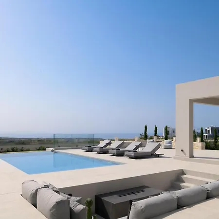 Caelum Villa, By Hellocrete *